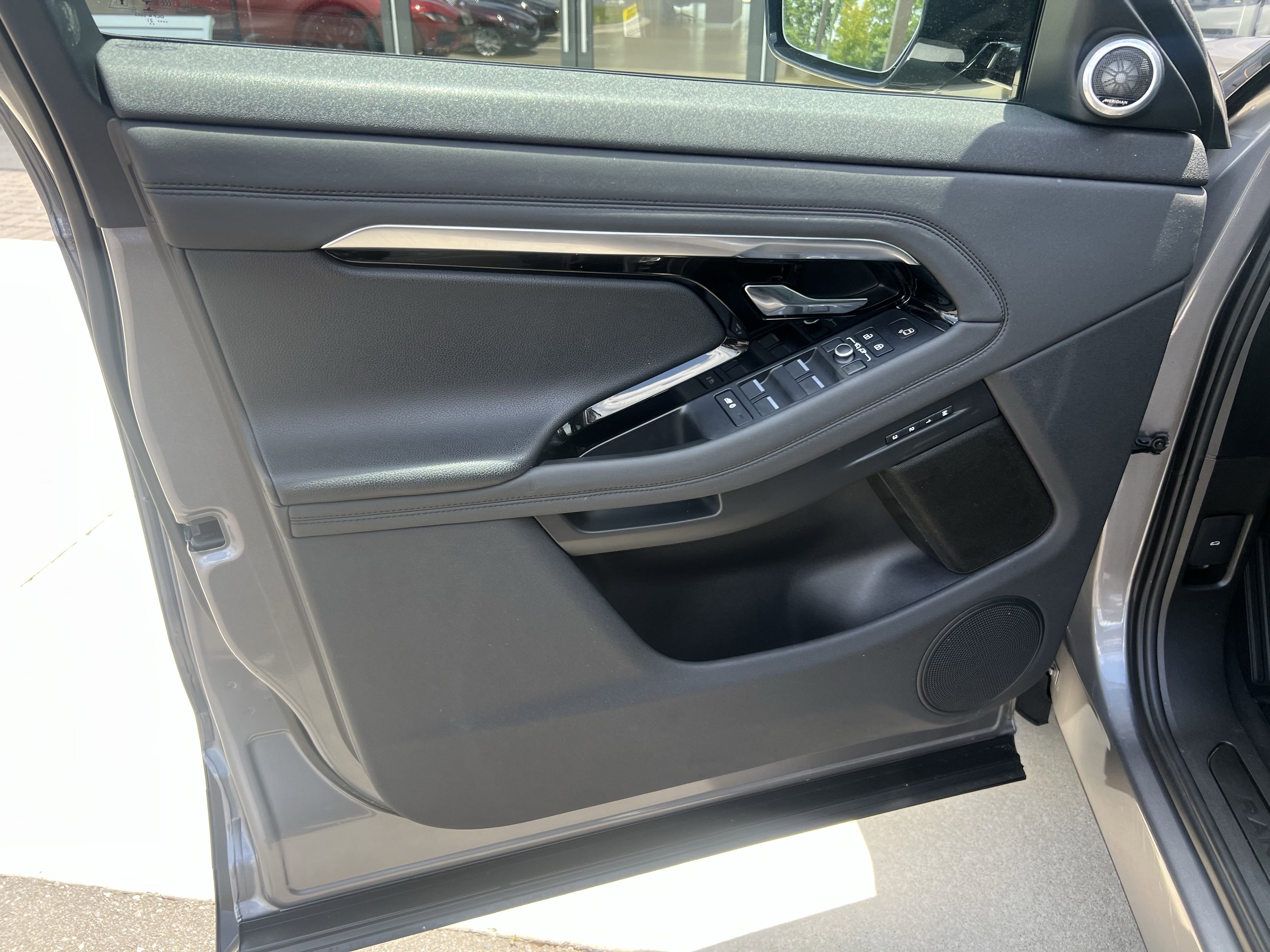 Certified 2022 Land Rover Range Rover Evoque SE image 13