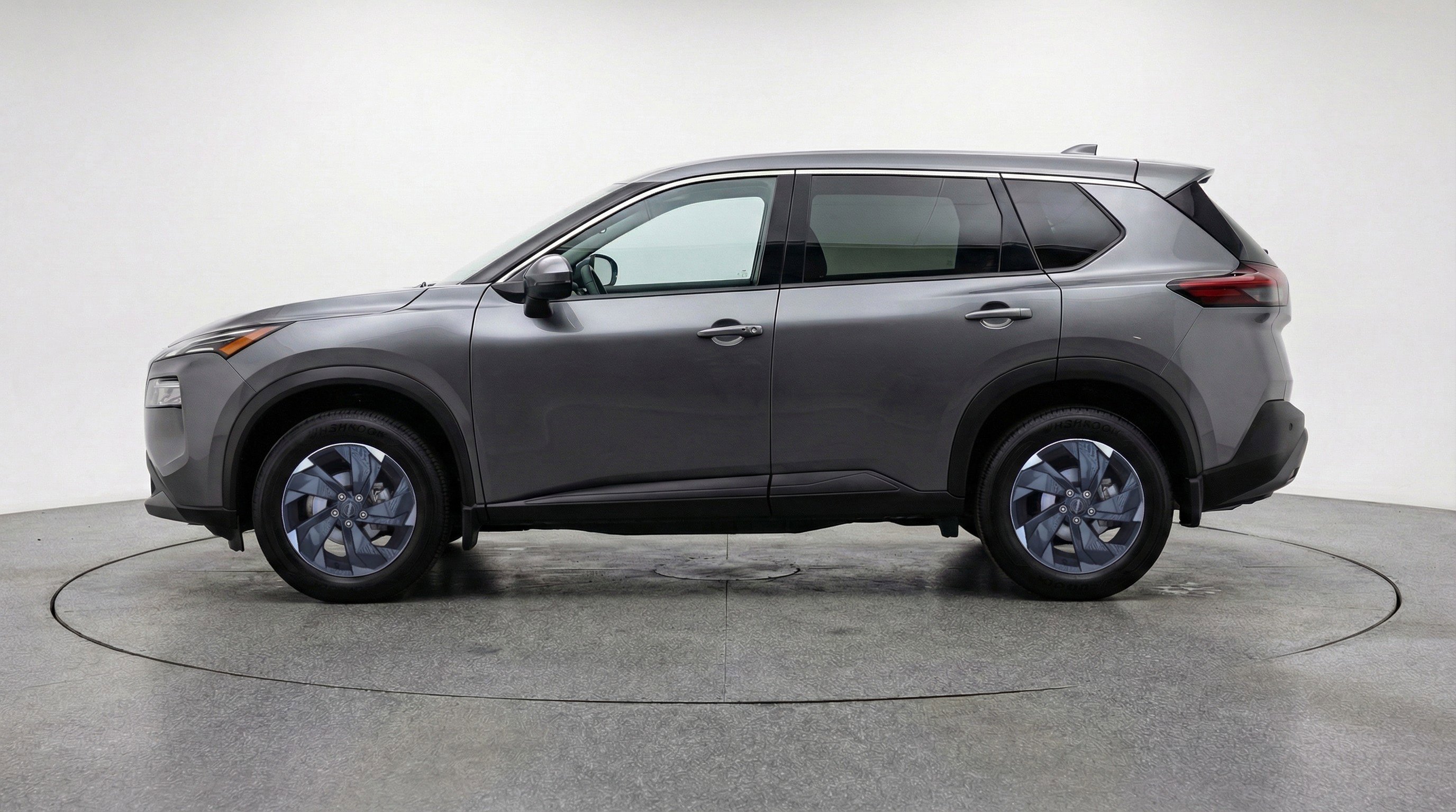 Used 2025 Nissan Rogue SV image 5