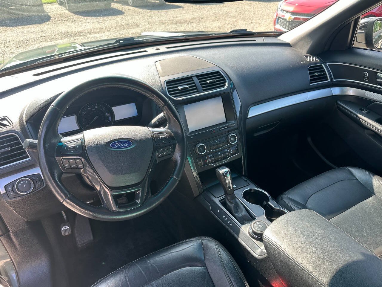 Used 2016 Ford Explorer XLT w/ Equipment Group 202A AWD/4WD image 13