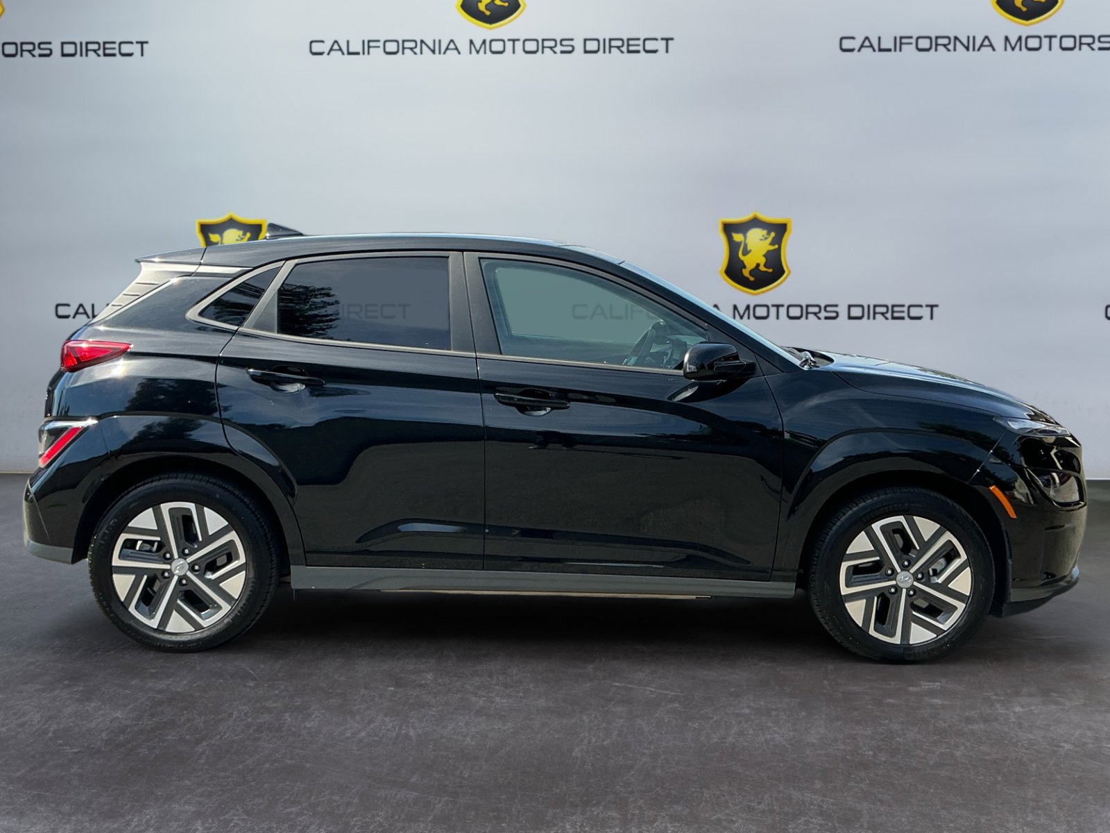 Used 2023 Hyundai Kona SE w/ Cargo Package FWD image 4