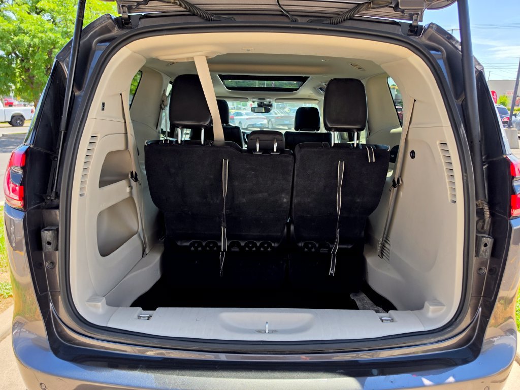 Used 2023 Chrysler Pacifica Limited FWD image 14