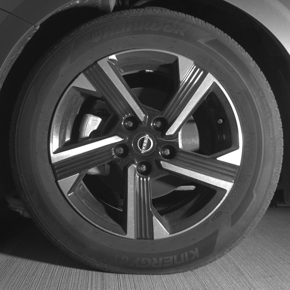 Used 2025 Nissan Sentra SV FWD image 12