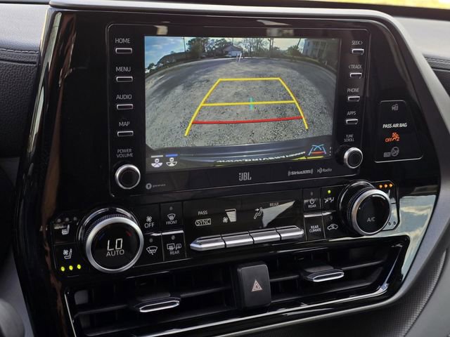 Used 2020 Toyota Highlander Limited image 15