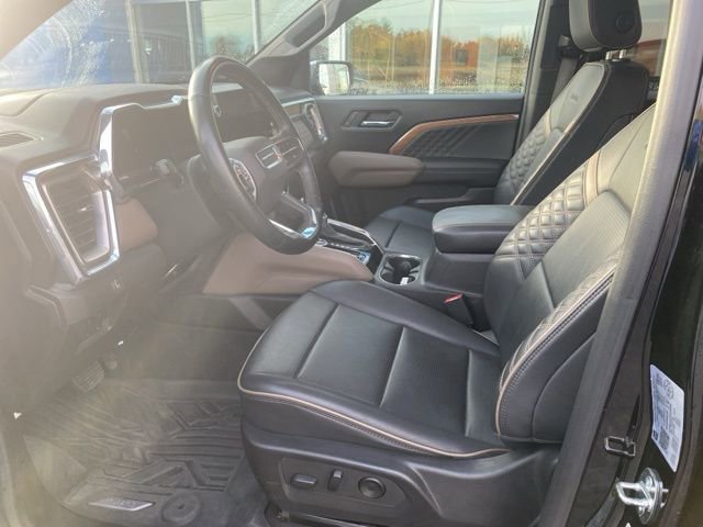 Used 2023 GMC Canyon Denali w/ Denali Black Edition image 8