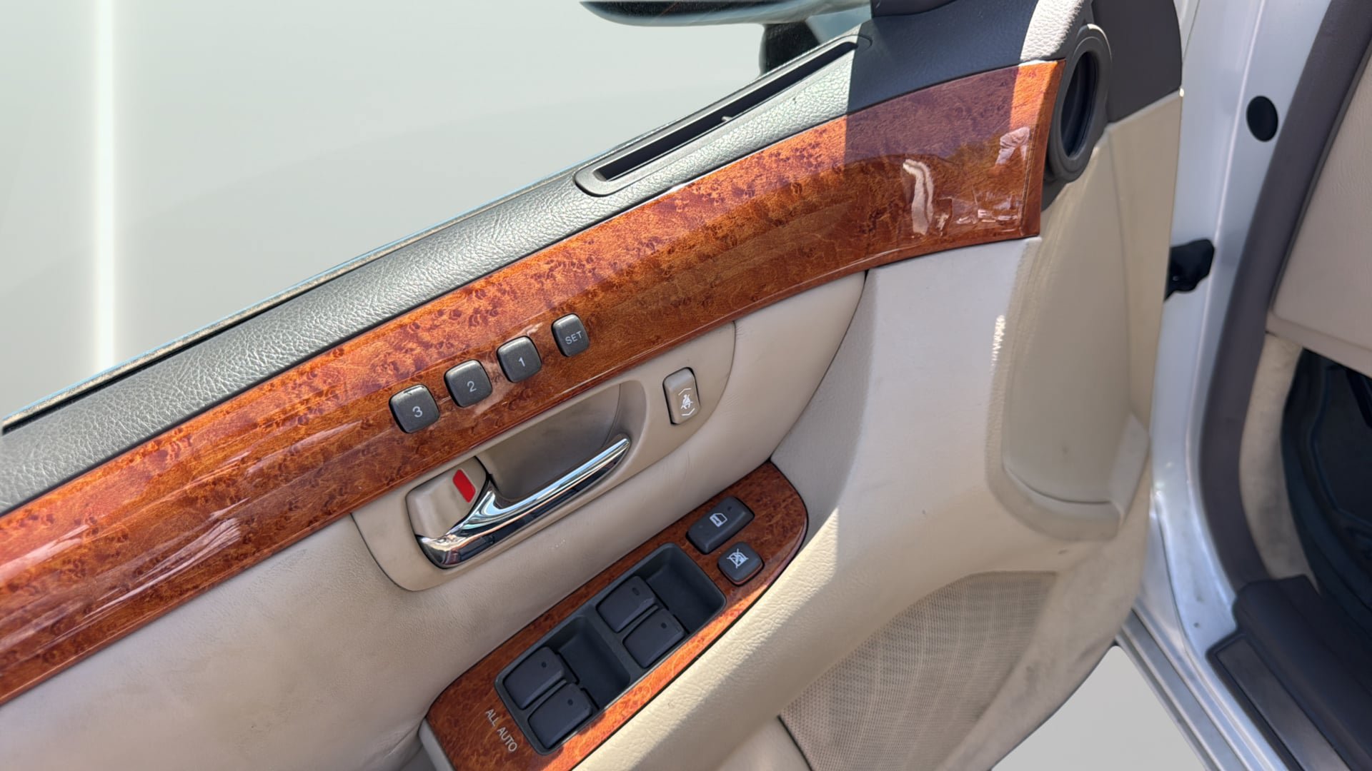 Used 2004 Lexus LS 430 w/ Modern Luxury Pkg RWD image 34