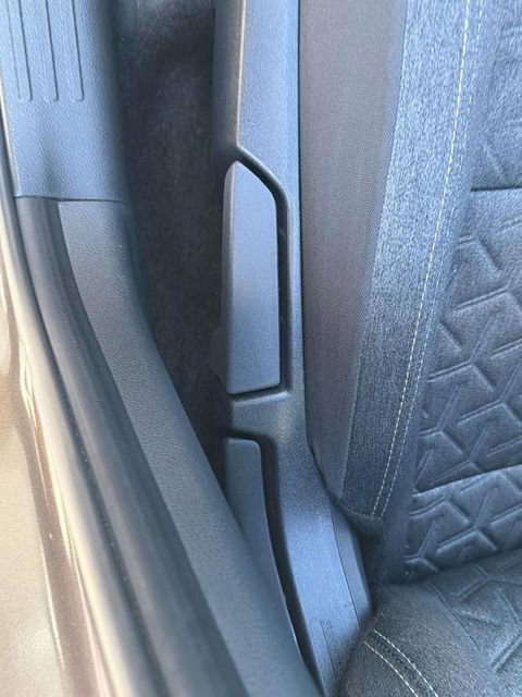 Certified 2025 Nissan Kicks SV image 25