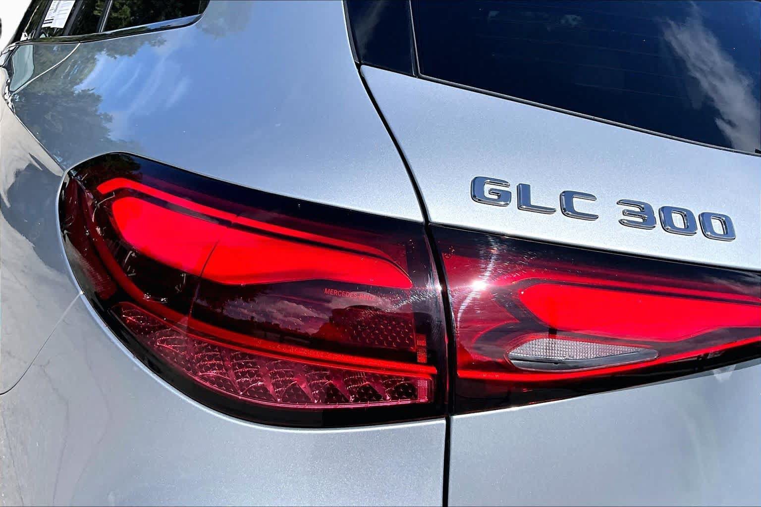 Used 2025 Mercedes-Benz GLC 300 4MATIC image 29