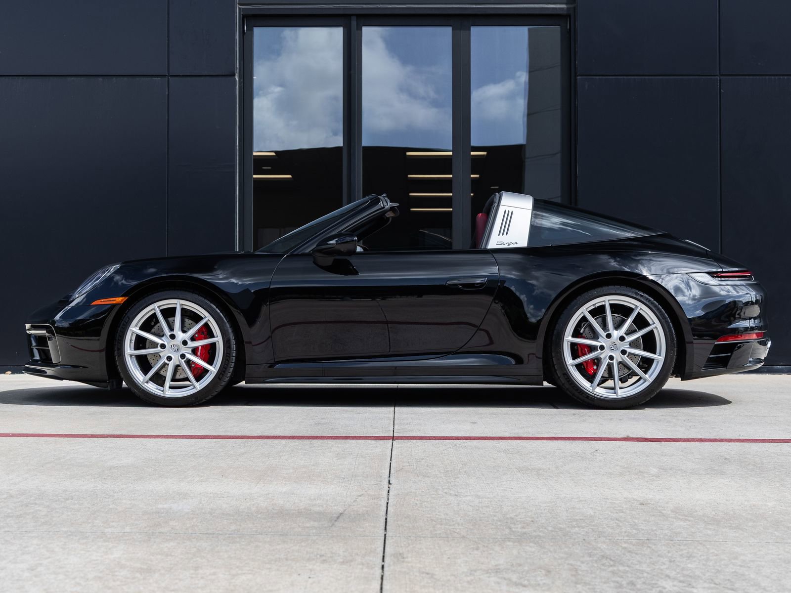 Certified 2024 Porsche 911 Targa 4S image 2