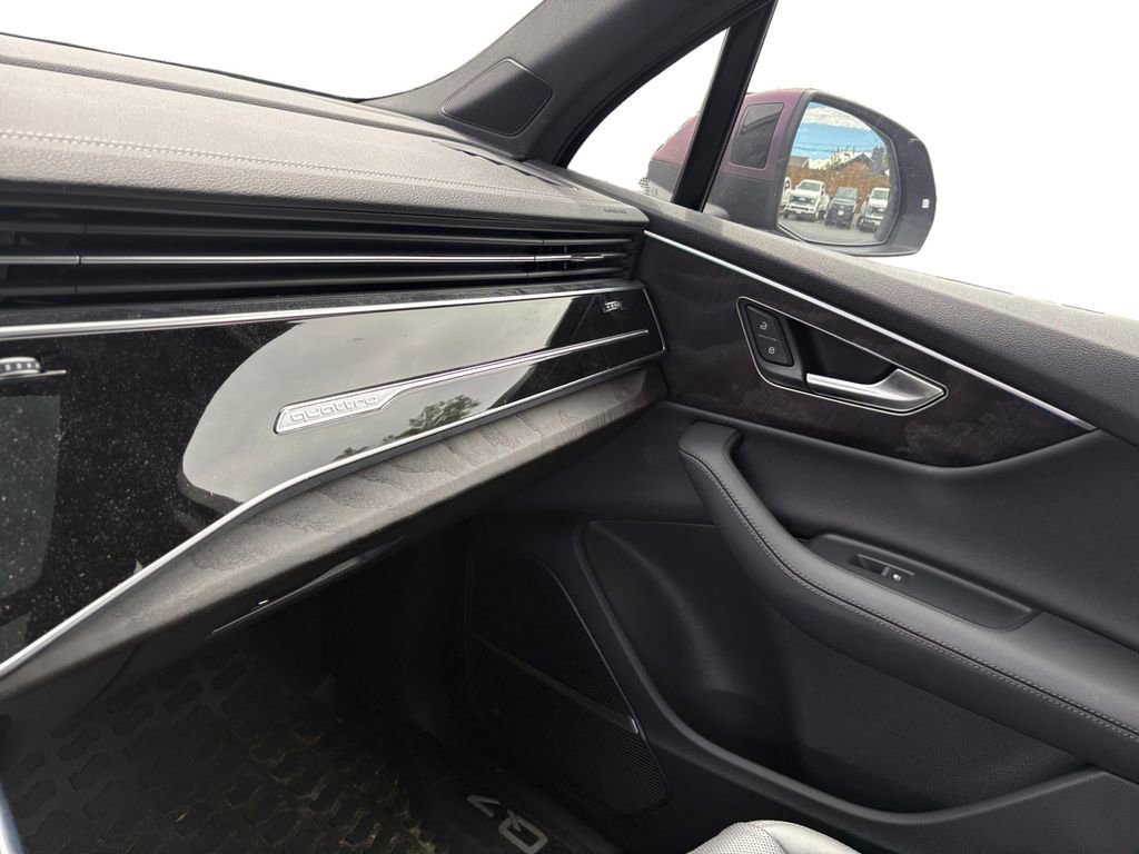 Used 2023 Audi Q7 3.0T Prestige AWD/4WD image 24