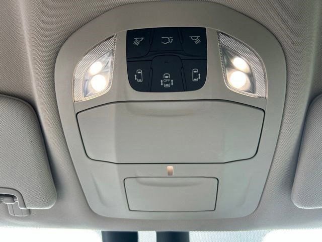 Used 2021 Chrysler Pacifica Touring-L FWD image 29