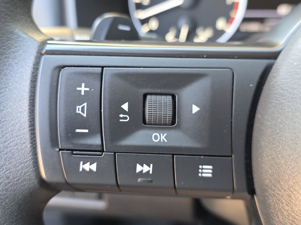 Used 2023 Nissan Rogue S FWD image 26