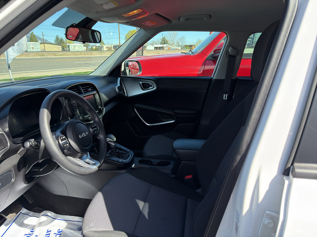 Used 2023 Kia Soul LX FWD image 7