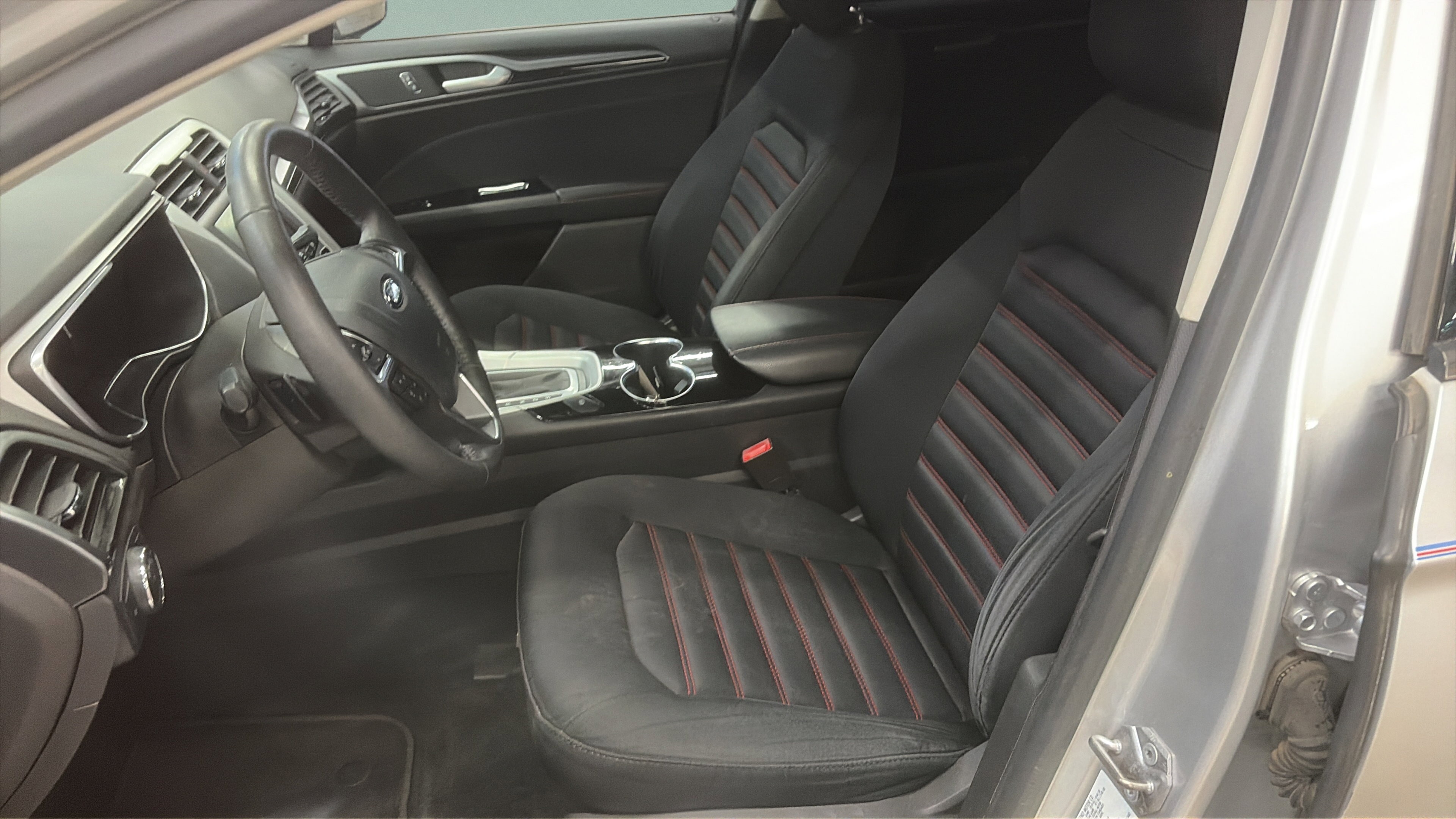 Used 2014 Ford Fusion SE FWD image 21