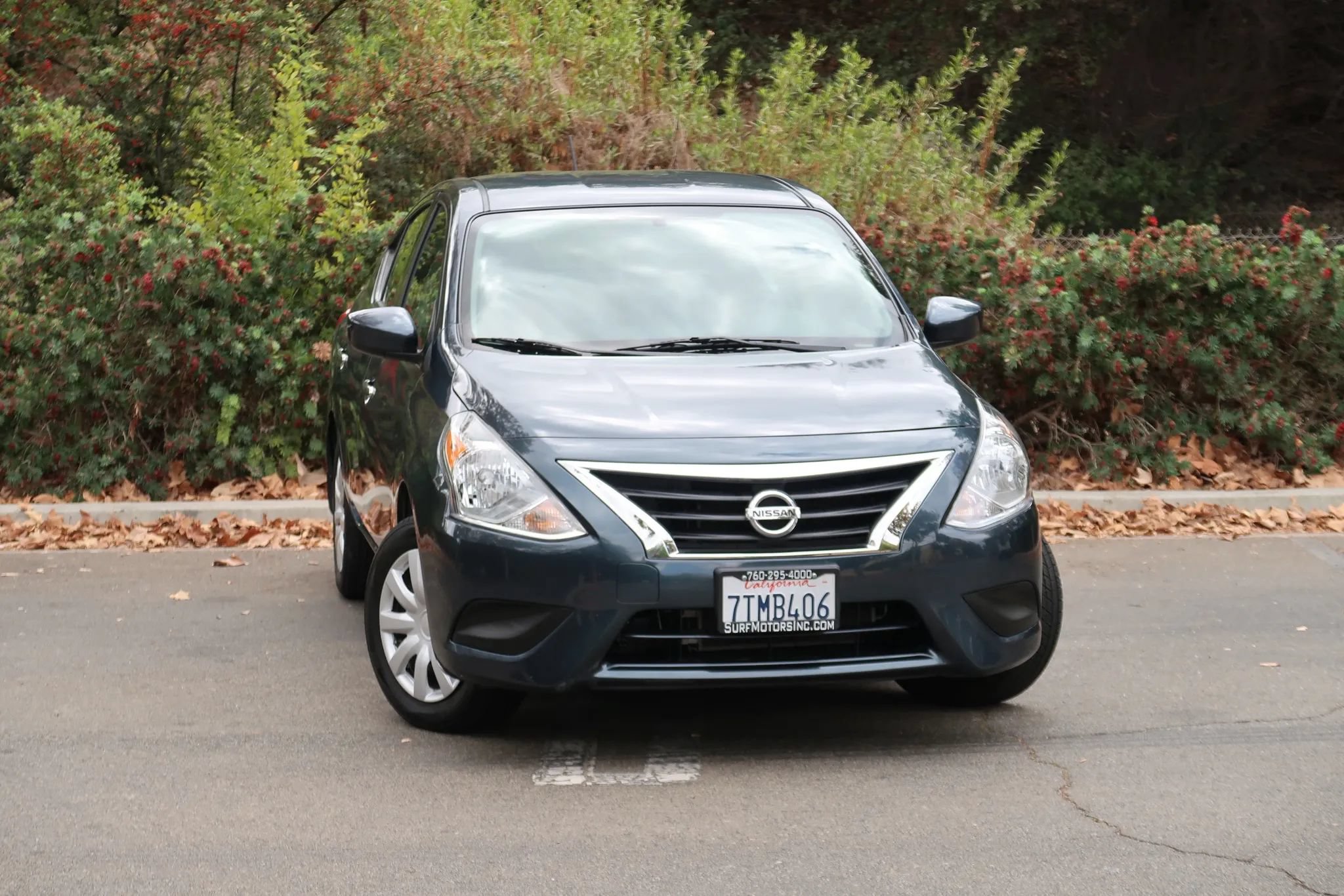 Used 2016 Nissan Versa SV w/ SV Tech Package FWD image 2