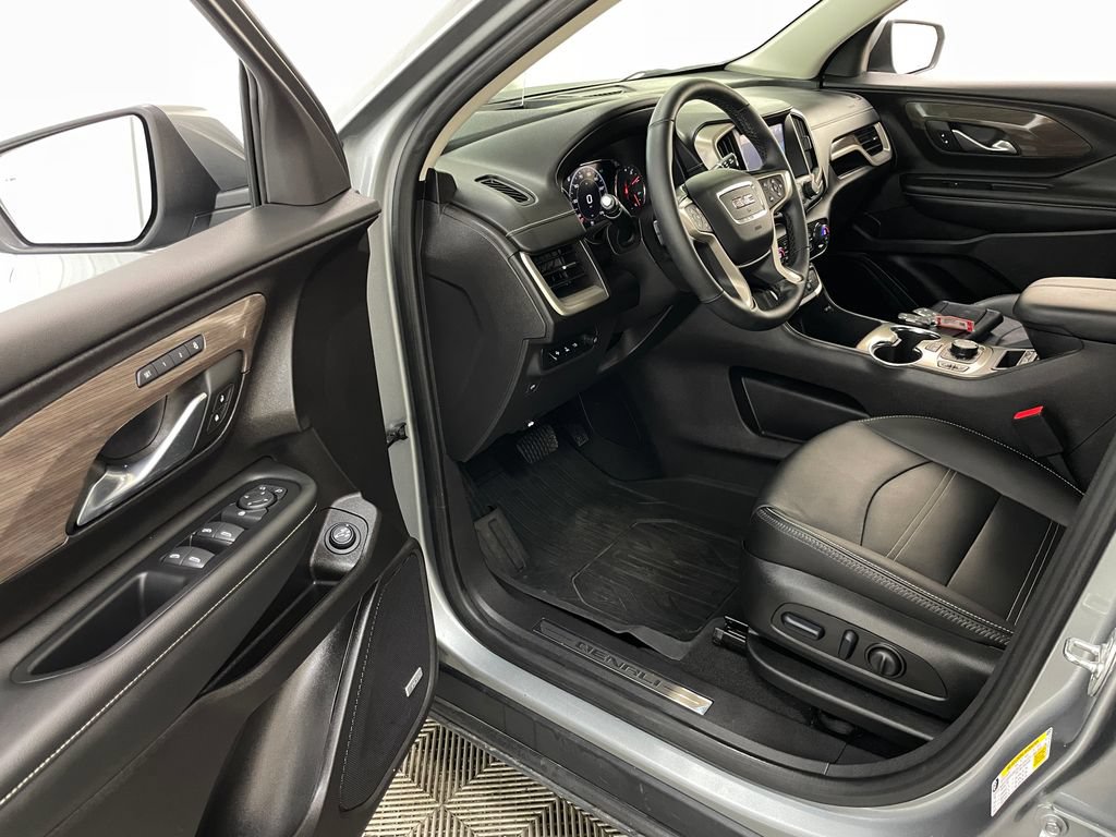 Certified 2024 GMC Terrain Denali w/ Denali Premium Package AWD/4WD image 28