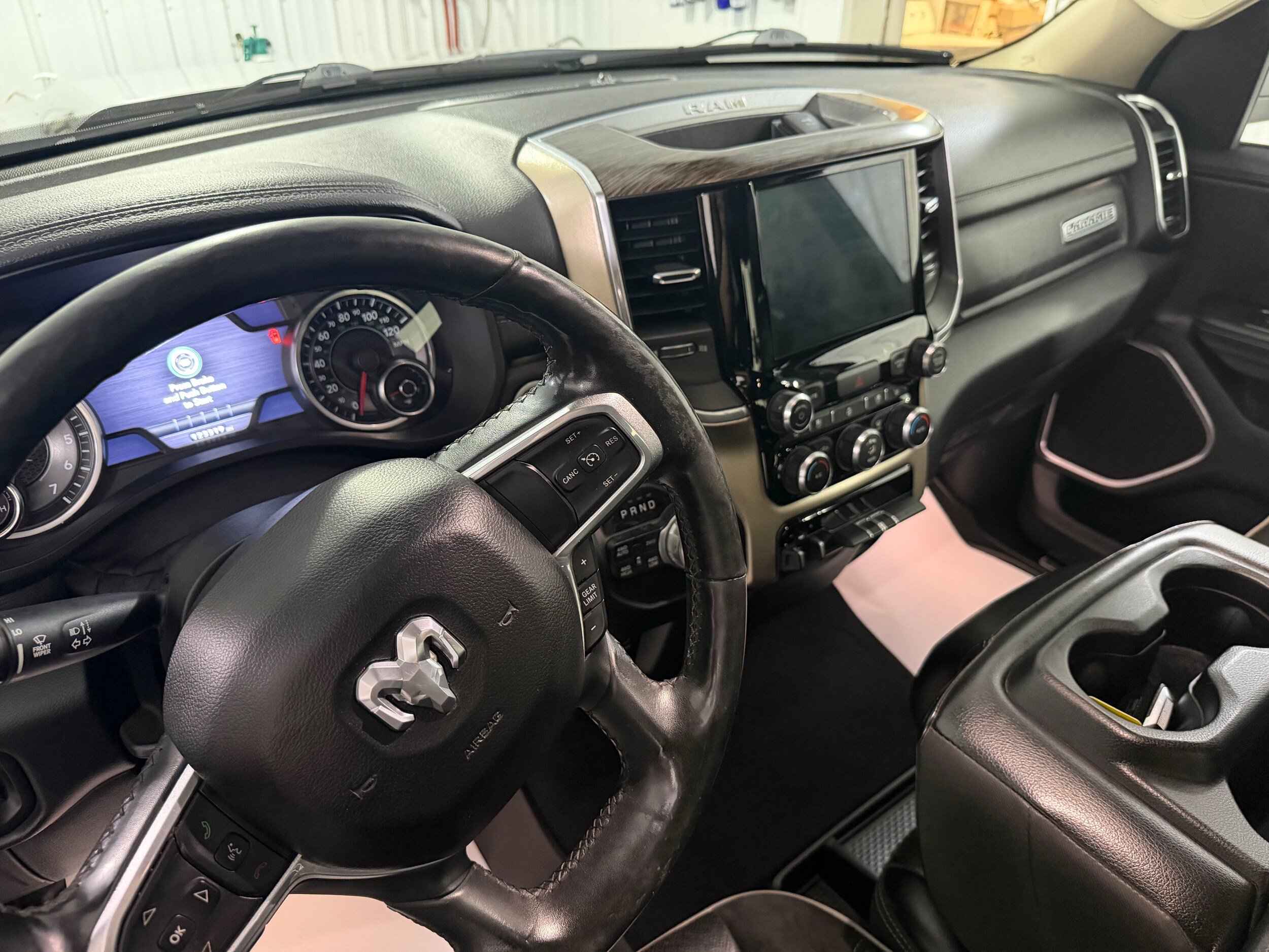 Used 2019 RAM 1500 Laramie AWD/4WD image 10