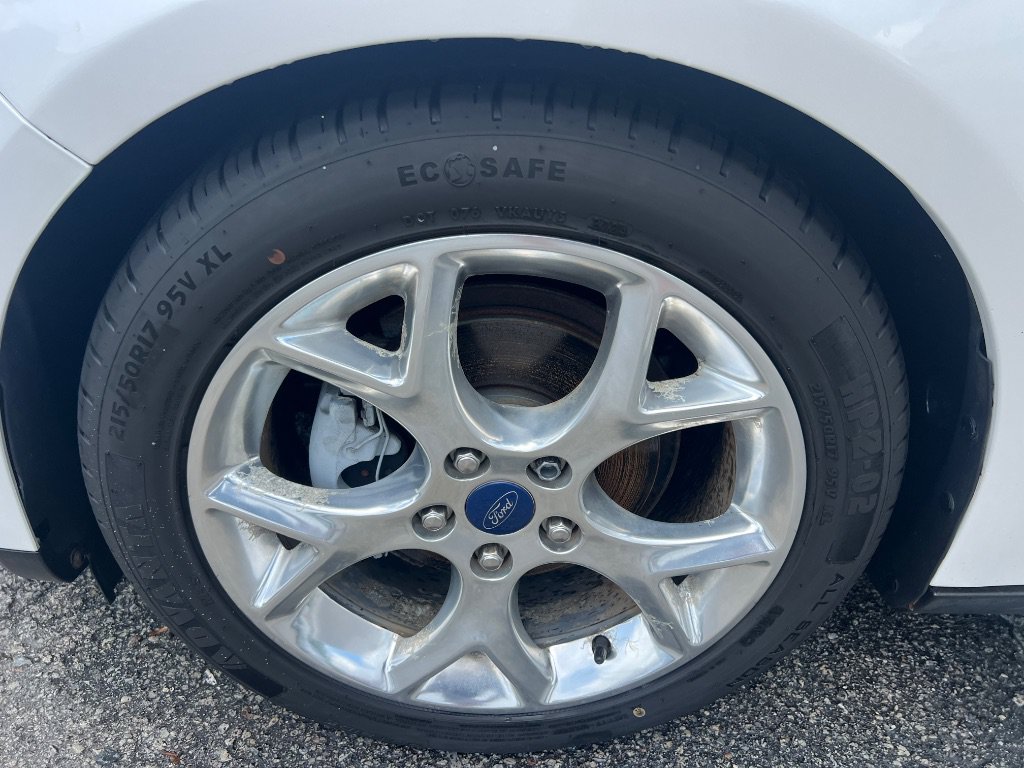 Used 2014 Ford Focus Titanium FWD image 38