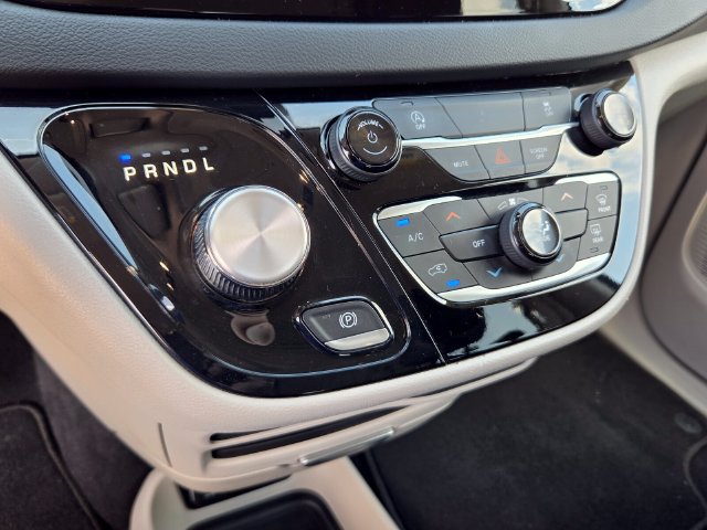 Used 2023 Chrysler Voyager LX FWD image 19