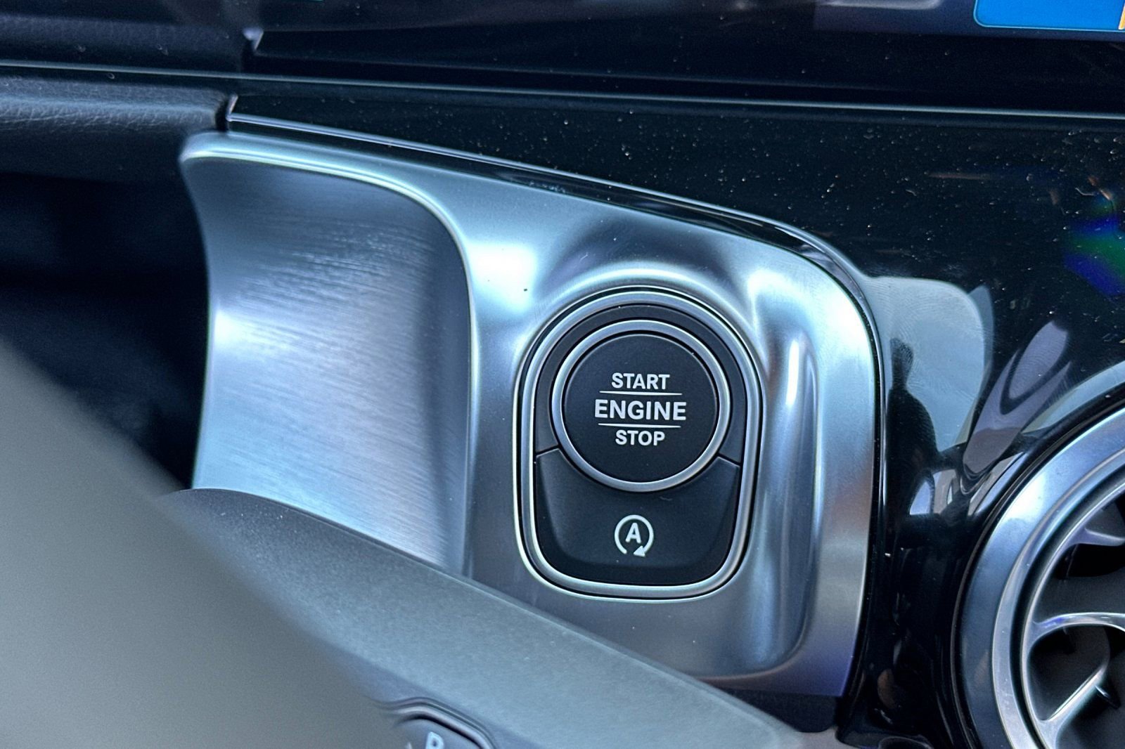 New 2025 Mercedes-Benz GLB 250 image 17