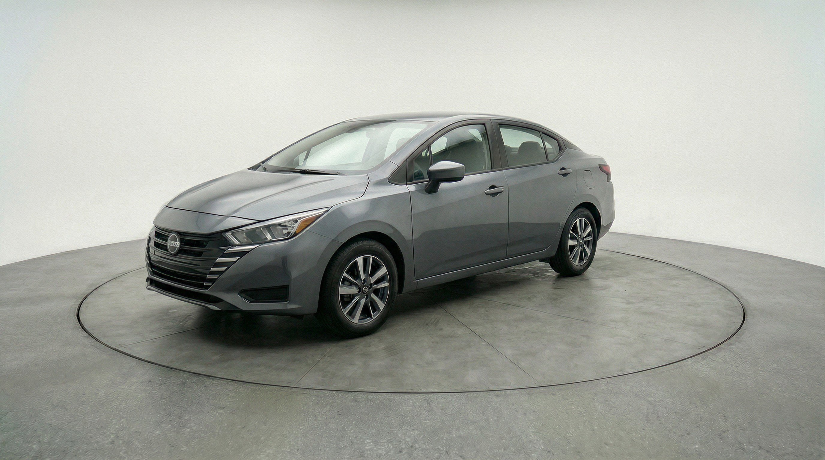 Used 2025 Nissan Versa SV image 3