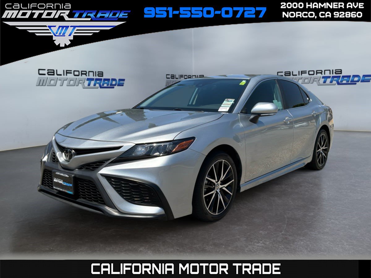 Used 2024 Toyota Camry SE FWD image 1