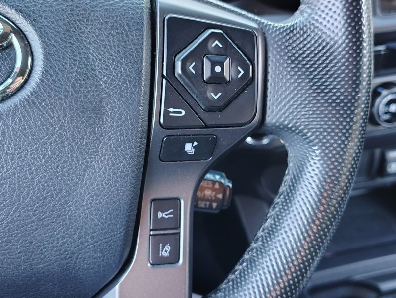Used 2018 Toyota Tacoma TRD Sport AWD/4WD image 28