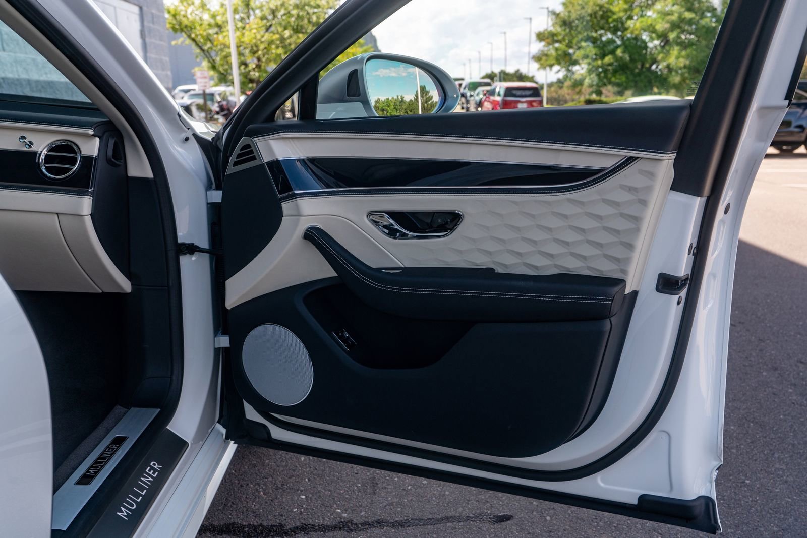 Certified 2025 Bentley Flying Spur Plug-In Hybrid image 38