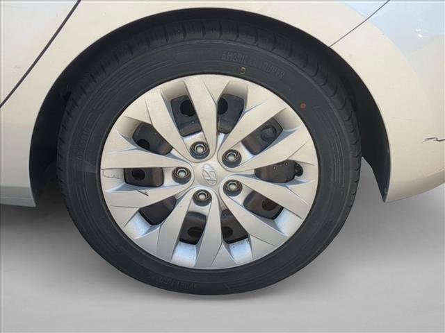 Used 2017 Hyundai Elantra GT FWD image 21