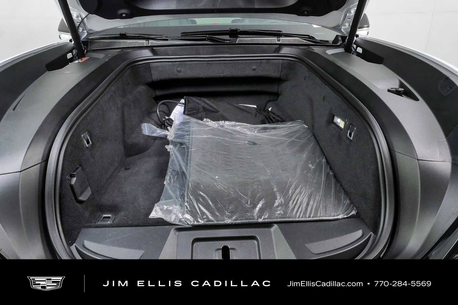 Certified 2025 Cadillac Escalade IQ Luxury 2 w/ LPO, Premium Carpet Package AWD/4WD image 36