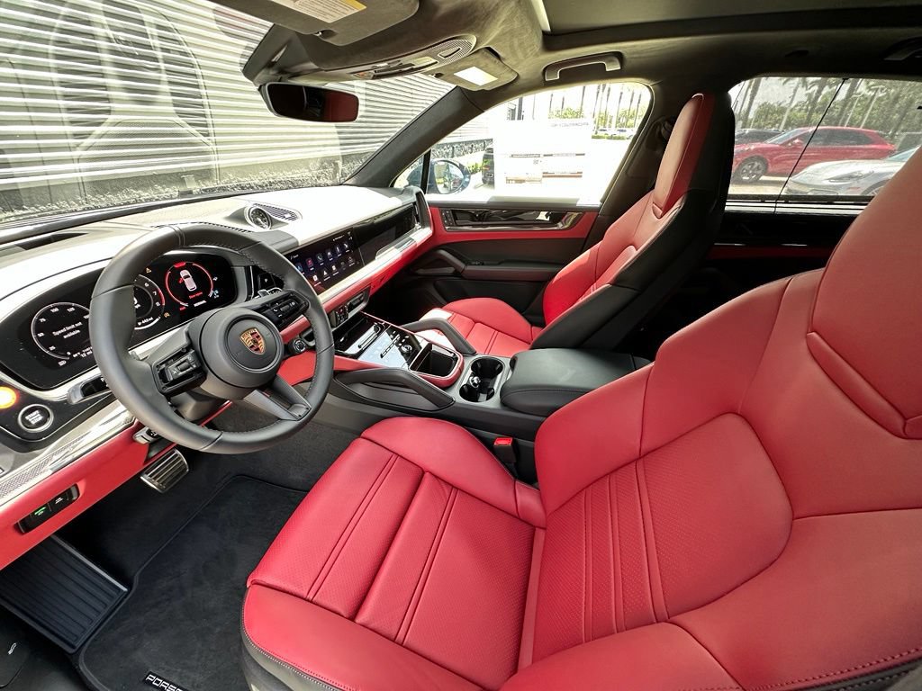 Used 2026 Porsche Cayenne GTS AWD/4WD image 4