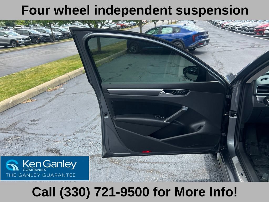 Used 2018 Volkswagen Passat 2.0T R-Line FWD image 25