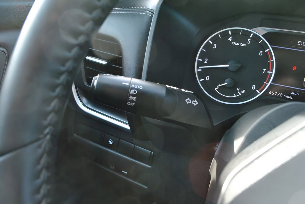 Used 2025 Nissan Rogue SV AWD/4WD image 16