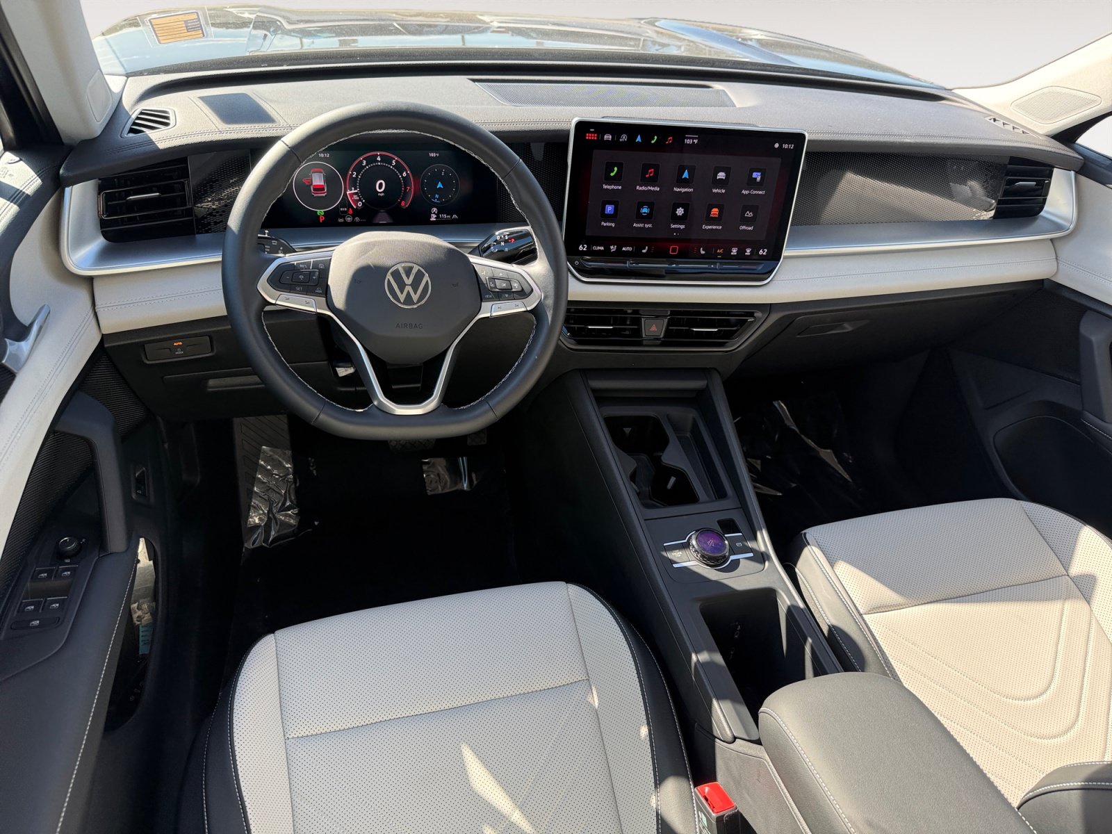Certified 2025 Volkswagen Tiguan SE AWD/4WD image 15