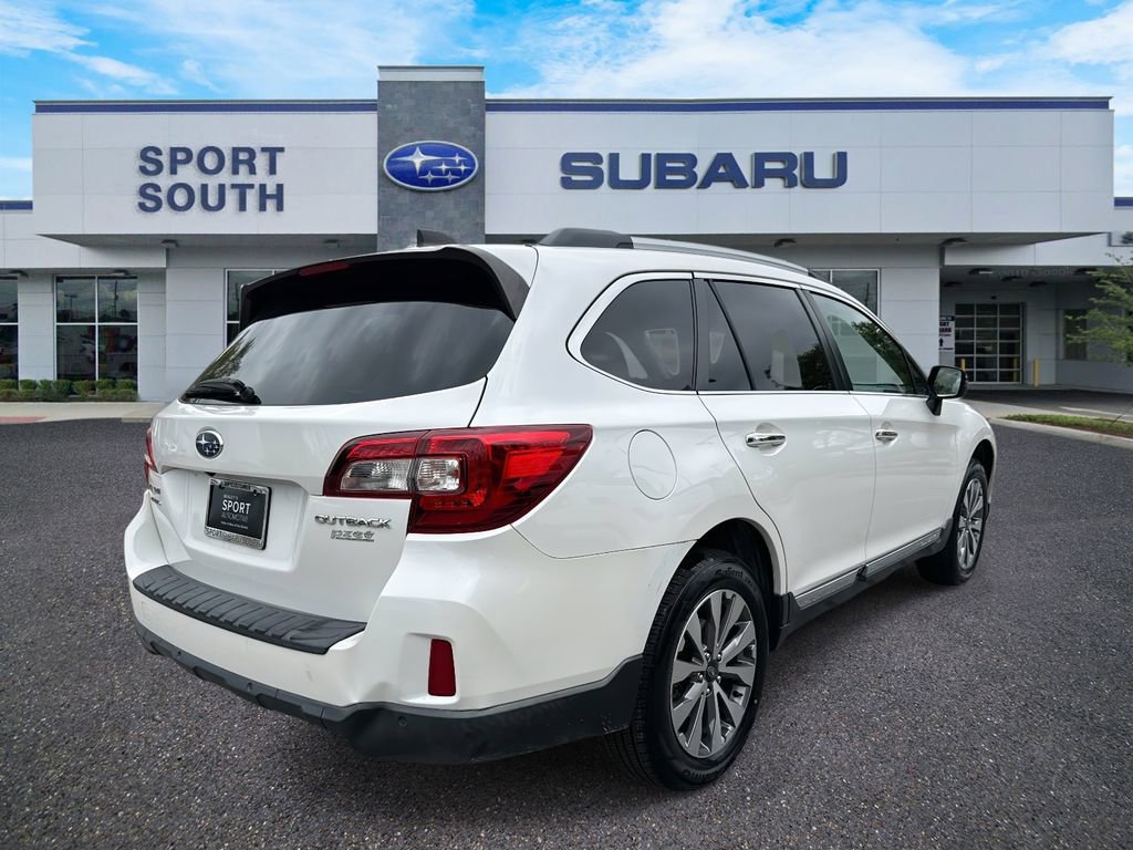 Used 2017 Subaru Outback 2.5i Touring image 3