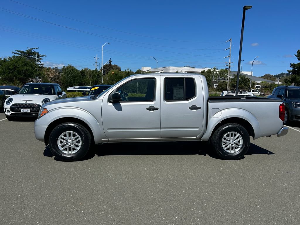 Used 2019 Nissan Frontier SV image 2