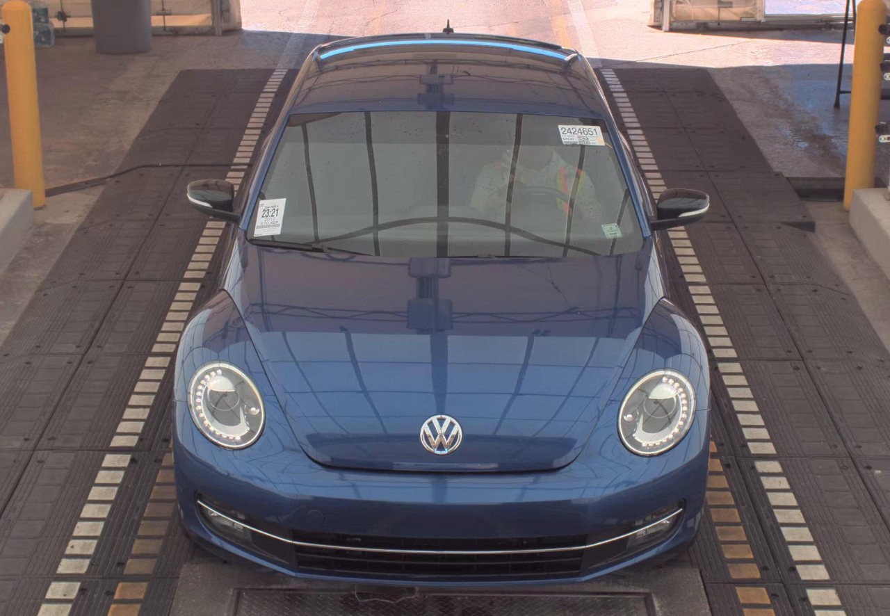 Used 2012 Volkswagen Beetle 2.0T image 2