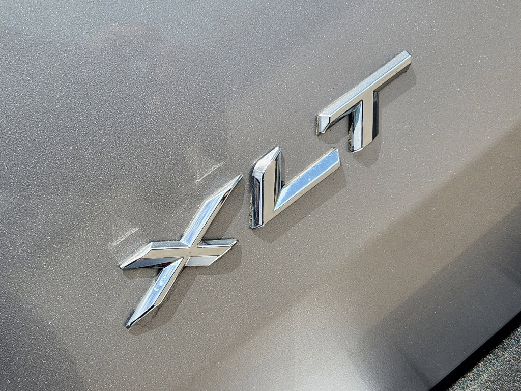 Used 2023 Ford Explorer XLT w/ Equipment Group 202A image 9