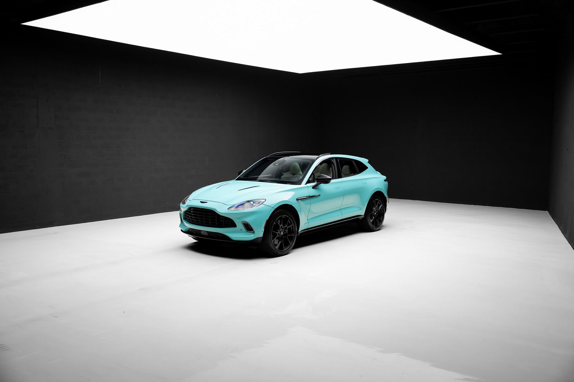 Used 2023 Aston Martin DBX AWD/4WD image 70