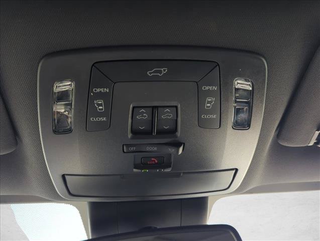 Used 2024 Toyota Sienna XSE FWD image 18