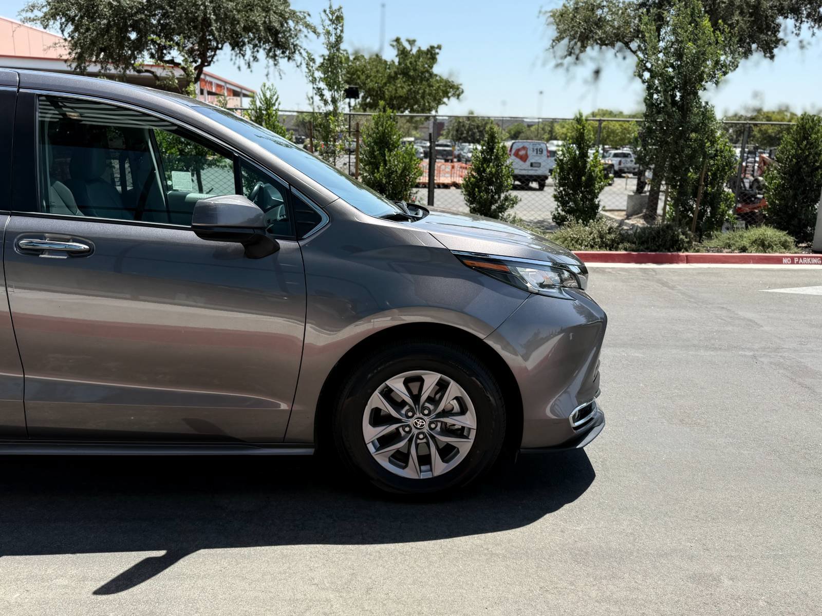Used 2022 Toyota Sienna XLE FWD image 6