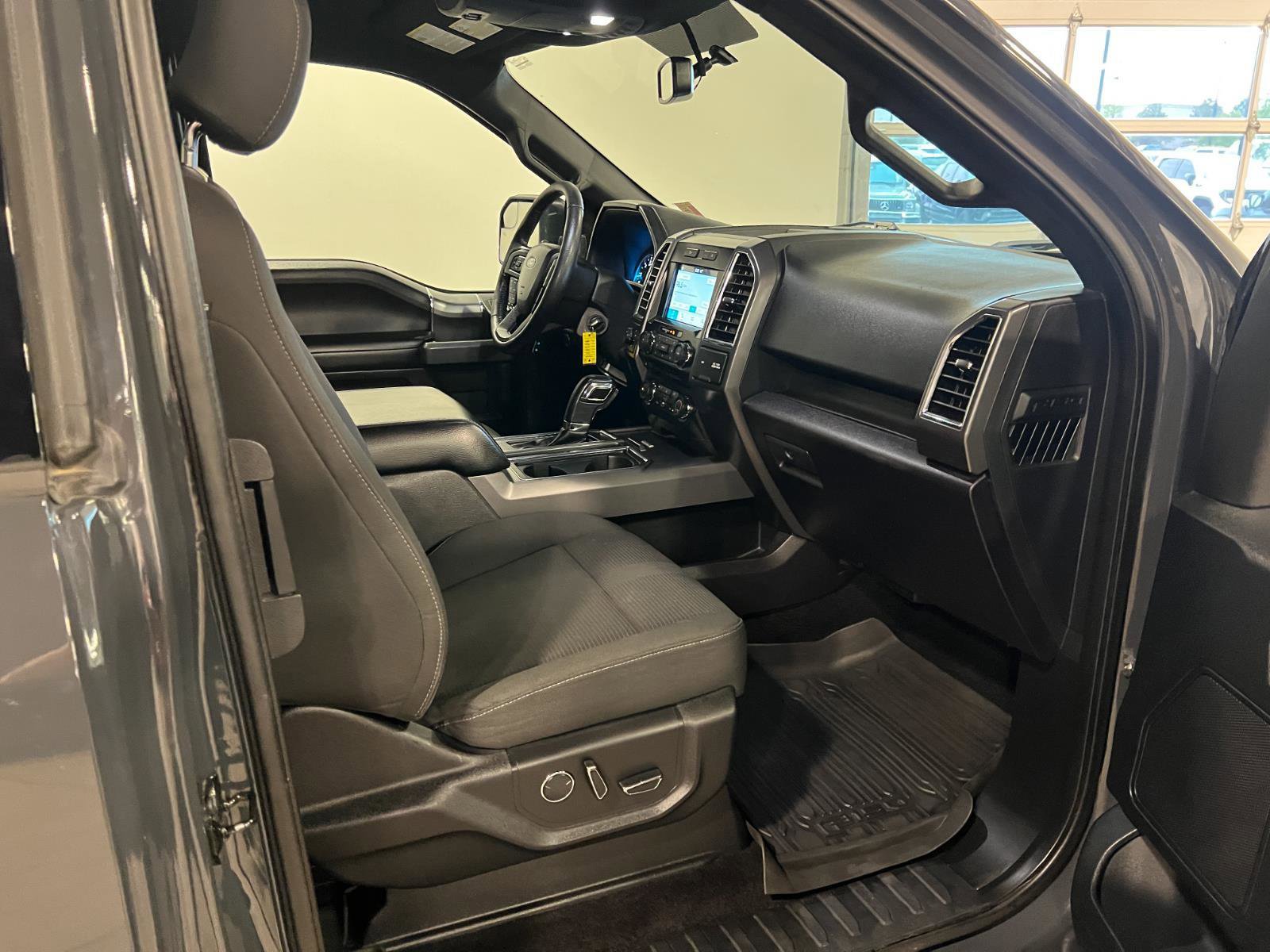 Used 2016 Ford F150 XLT w/ Equipment Group 302A Luxury AWD/4WD image 36