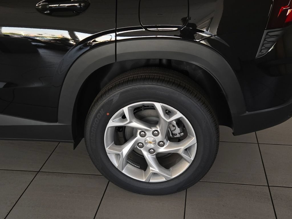 New 2026 Chevrolet Trax LS w/ LS Convenience Package FWD image 13