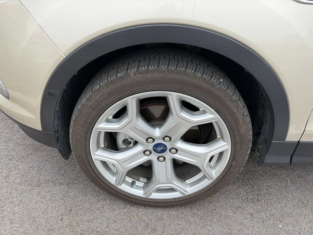 Used 2018 Ford Escape Titanium w/ Ford Safe & Smart Package AWD/4WD image 3