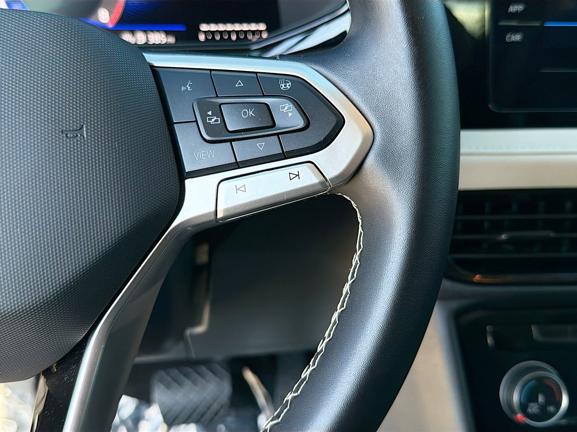 Used 2025 Volkswagen Taos S image 35