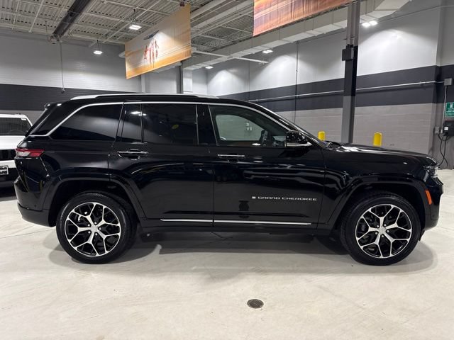 Used 2023 Jeep Grand Cherokee Summit AWD/4WD image 18