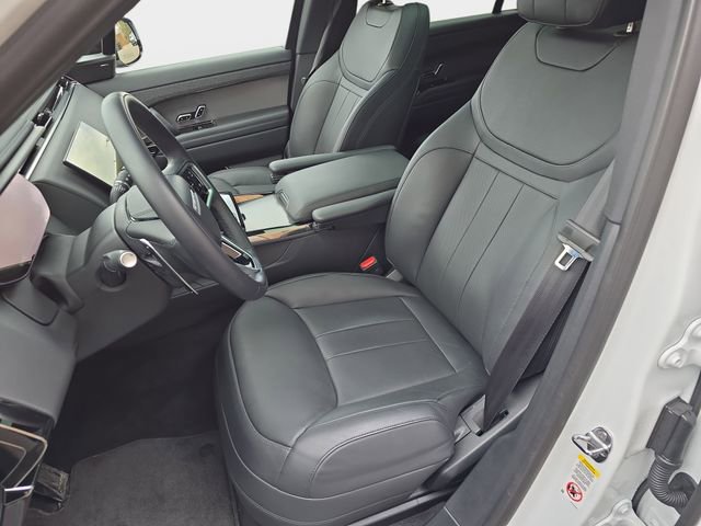 Used 2025 Land Rover Range Rover Sport SE image 18