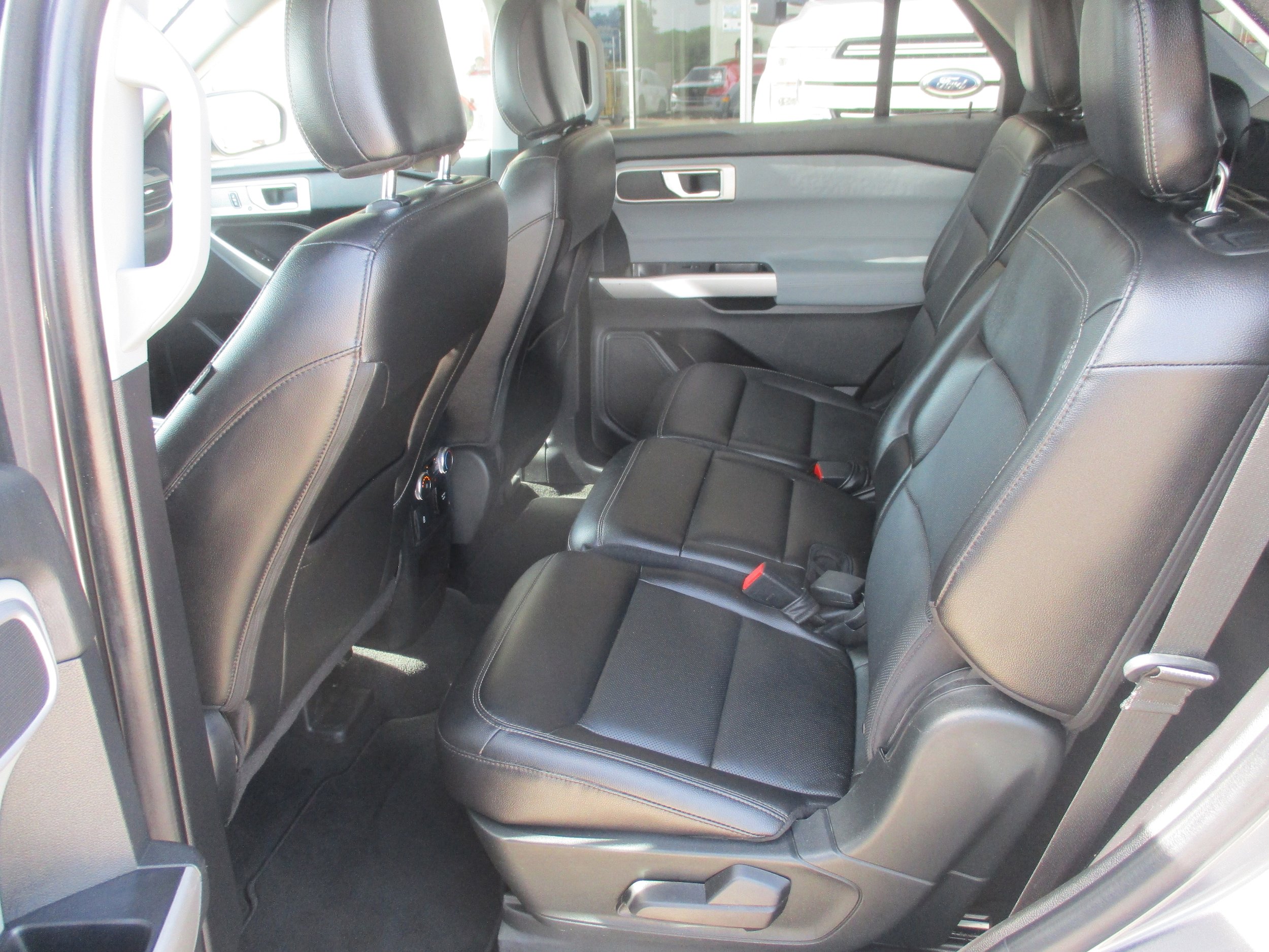 Used 2021 Ford Explorer Limited w/ Equipment Group 301A RWD image 5