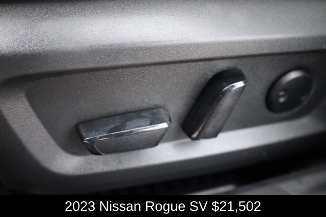 Used 2023 Nissan Rogue SV image 16