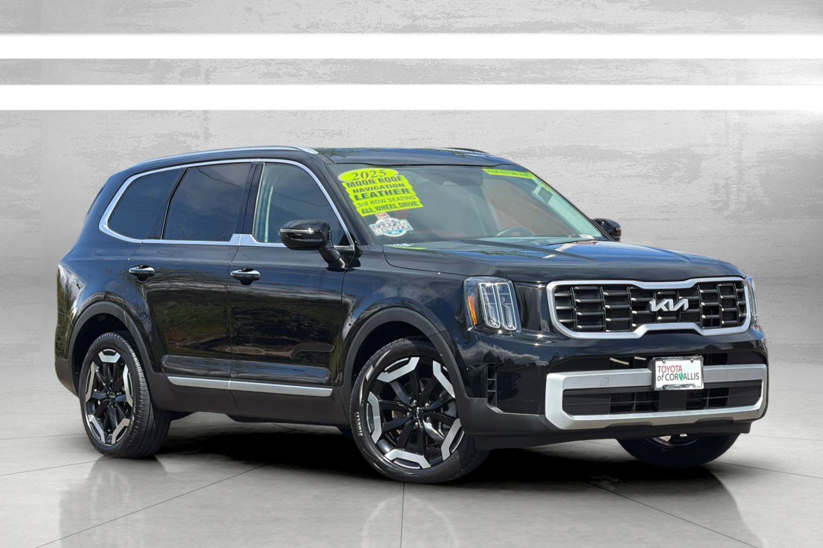 Used 2025 Kia Telluride S AWD/4WD image 2
