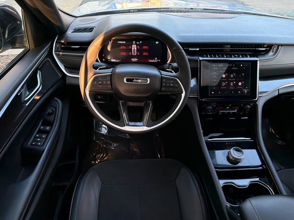 Used 2023 Jeep Grand Cherokee Altitude image 20